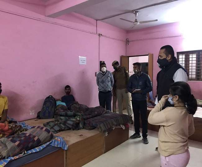 कानपुर मंडलायुक्त ने रैन बसेरा पहुंचकर किया औचक निरीक्षण, कई व्यवस्थाएं मिलीं दुरुस्त