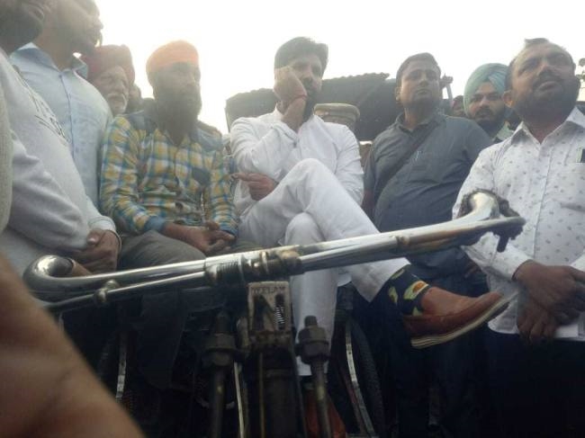 एक्शन मोड में बठिंडा बस स्टैंड पहुंचे राजा वडि़ंग