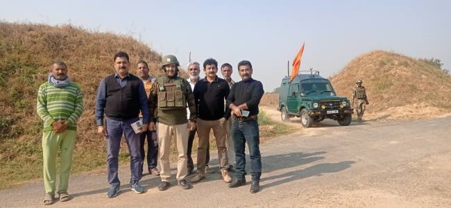 बीस साल बाद खेतों में जाकर भावुक हुए किसान