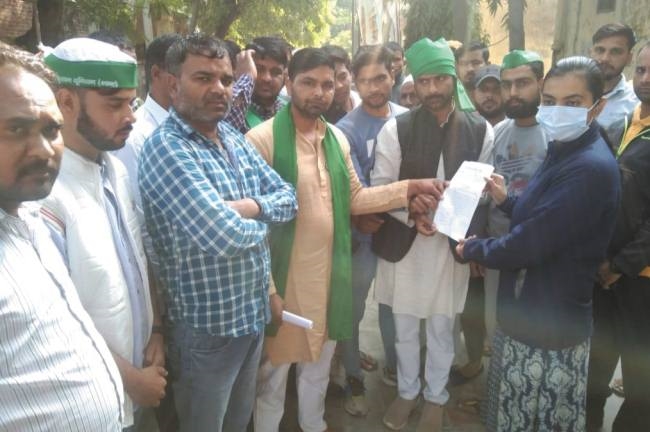 कर्ज माफी और किसान आयोग के गठन की मांग