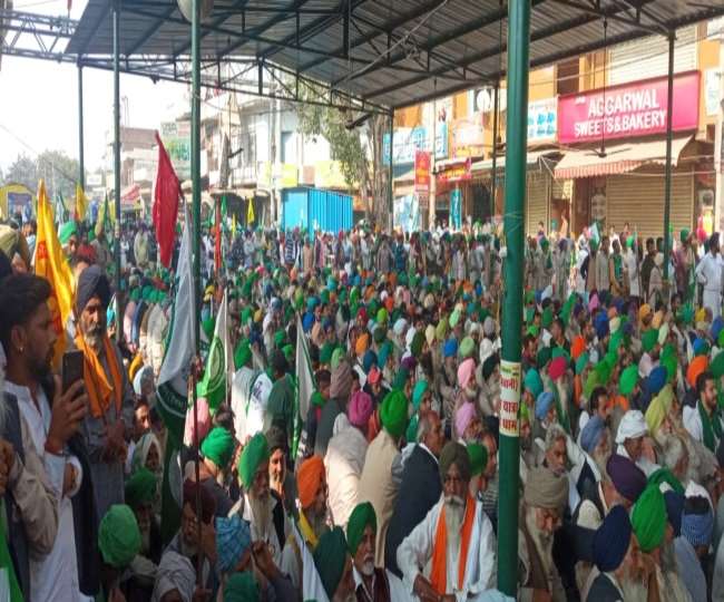 Kisan Andolan One Year: फिर बढ़ी टिकरी बार्डर पर भीड़, वर्षगांठ आयोजन पर सजे विशाल पंडाल