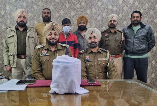 यूपी से अफीम लाकर पंजाब में करता था सप्लाई, गिरफ्तार