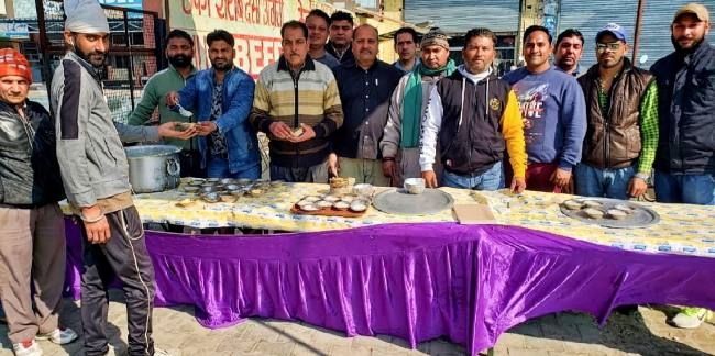 माता चिंतपूर्णी के नाम का लगाया लंगर