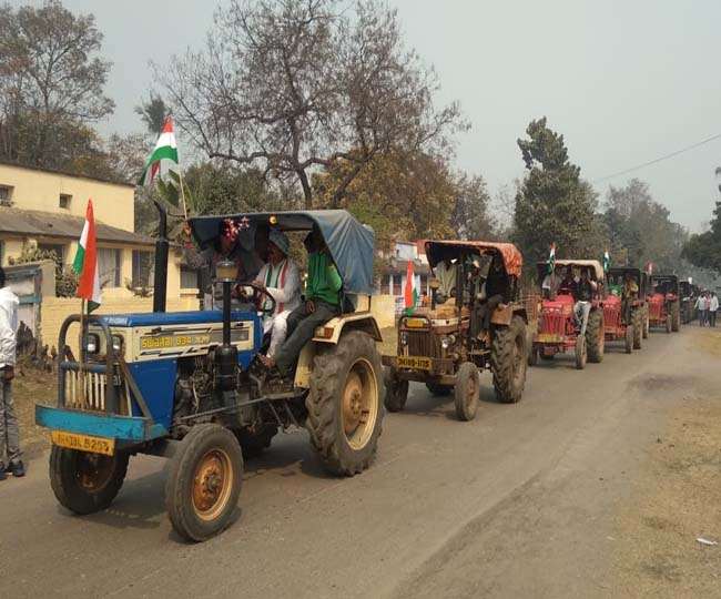Tractor Parade: किसान आंदोलन से आक्सीजन ले रहे वामपंथी दल, मासस ने सिंदरी में निकाली रैली