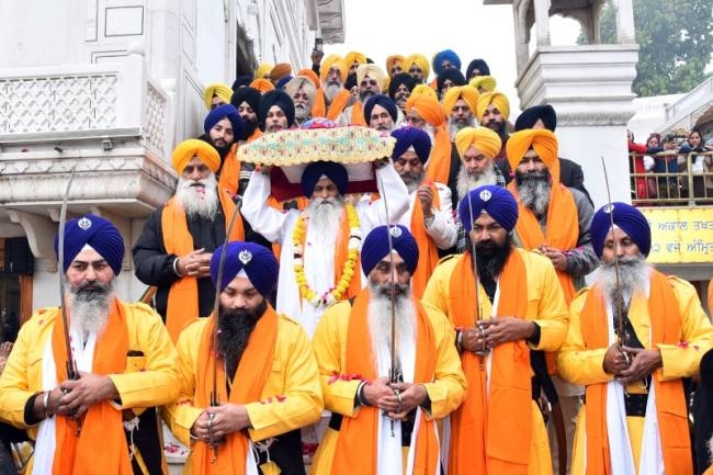 शहीद बाबा दीप सिंह जी के जन्मदिवस पर नगर कीर्तन निकाला