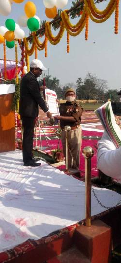 तीन उपनिरीक्षकों को सराहनीय पदक--