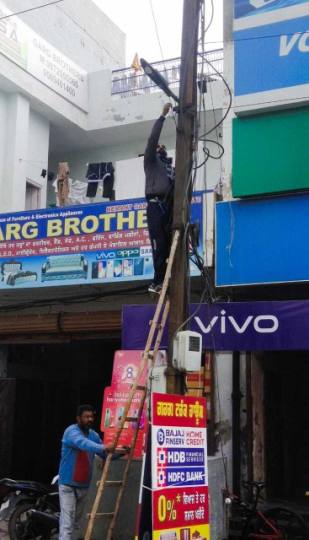 फिर से जगमगाया सदर बाजर..बंद स्ट्रीट लाईटें हुई चालू