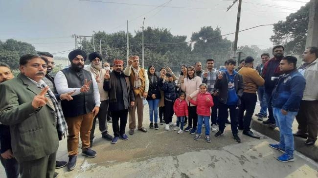 चुनाव प्रचार में कोरोना नियमों को दिखाया ठेंगा