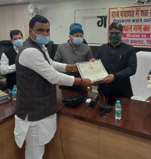 टीकाकरण में बेहतर कार्य करने वाले 38 ग्राम प्रधानों को किया गया सम्मानित