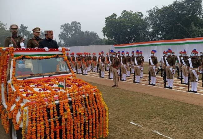 शान से फहराया तिरंगा, परेड का निरीक्षण कर डीएम ने ली सलामी