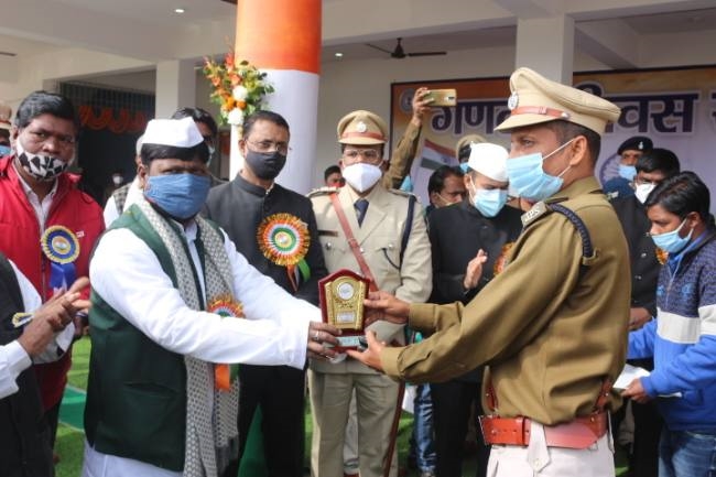 जिले में हर्षोल्लस से मना 73वां गणतंत्र दिवस, लहराया तिरंगा