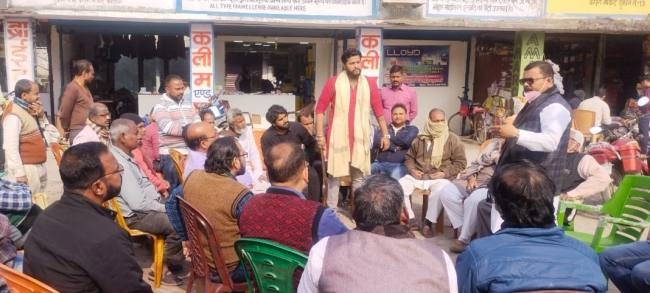 कर्पूरी मार्केट की दुकान तोड़े जाने
पर दुकानदार संघ ने की बैठक