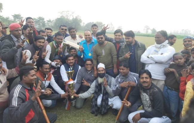 नवनिर्वाचित जनप्रतिनिधि और
प्रशासन के बीच क्रिकेट मैच