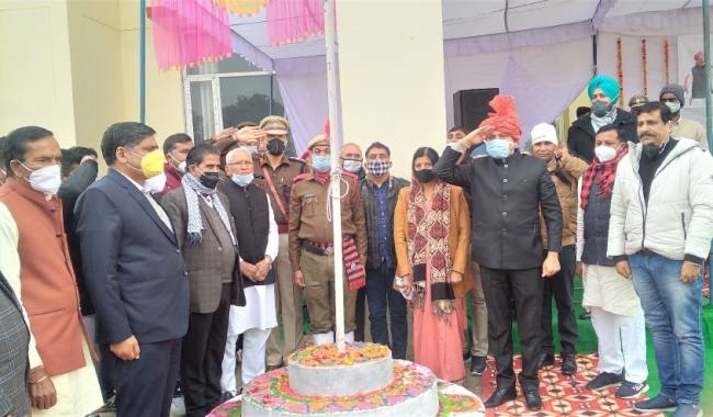 संविधान से मिले सभी को बराबर के अधिकार : एसडीएम विरेंद्र ढुल