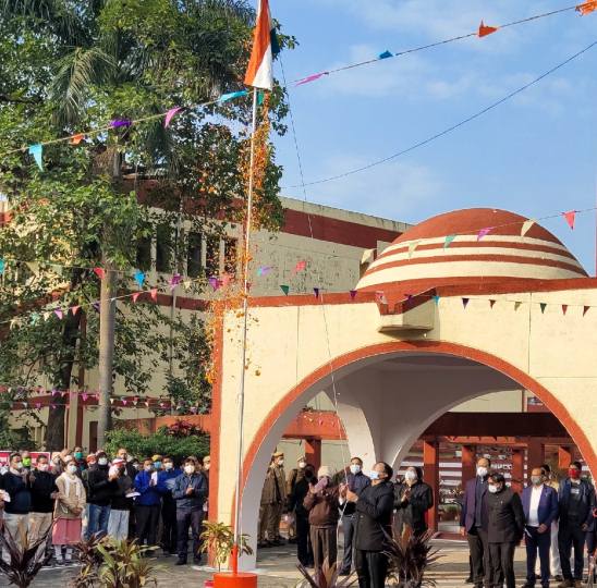 शान से लहराया तिरंगा, हर दिल में जगी देशभक्ति