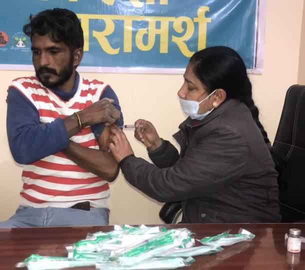 दिव्य ज्योति जागृति संस्थान में लगाए वैक्सीन कैंप