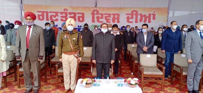 देश की एकता व अखंडता का लिया संकल्प