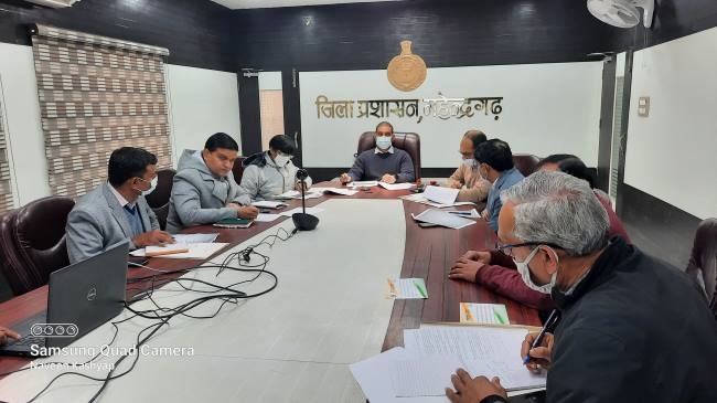 क्षतिग्रस्त सड़कों का दोबारा किया जाए पेच वर्क
