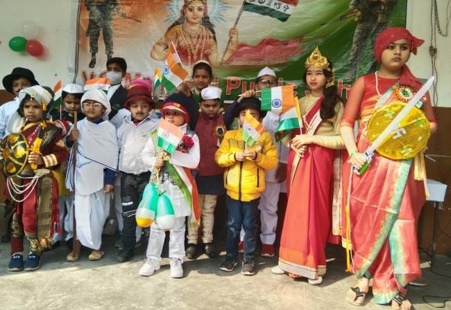 गर्व से लहराया तिरंगा, एकता-अखंडता की ली शपथ