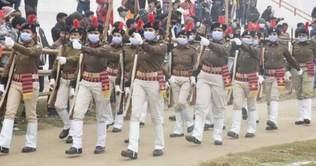 सादगी के साथ मनाया गया गणतंत्र दिवस समारोह, आयुक्त ने किया ध्वजारोहण