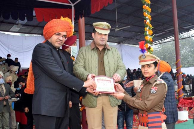 रजिया की बजाए डीसी ने फहराया तिरंगा, मालेरकोटला में कोटली ने दी सलामी