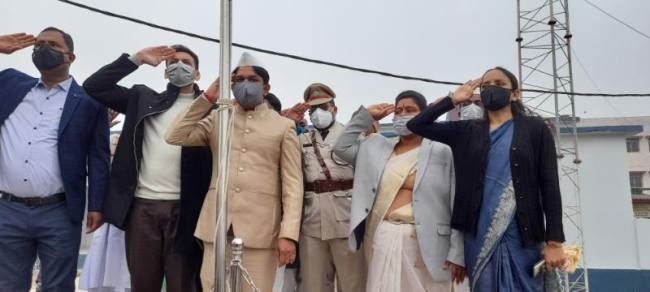 ग्रामीण इलाकों में भी शान से लहराया तिरंगा