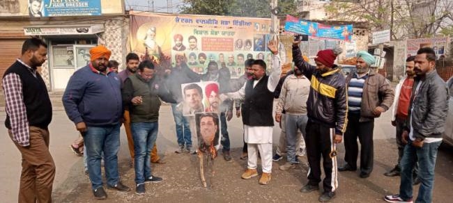 टिकट न मिलने पर जताया विरोध
