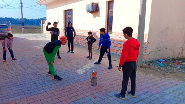 निकली धूप, मिली राहत, पार्कों में बढ़ी रौनक