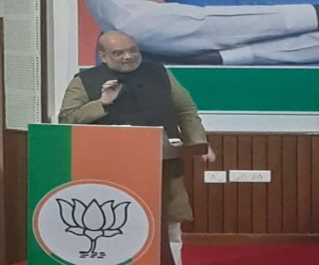 यूपी चुनाव 2022: ग्रेटर नोएडा में वोट मांगने डोर टू डोर पहुंचे अमित शाह, बोले- बदल रहा है उत्तर प्रदेश