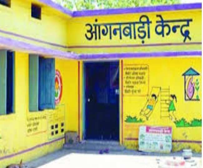 आंगनबाड़ी सेविकाओं को दी गई प्रसव की जानकारी, वैक्सीनेशन के प्रति भी किया गया जागरूक