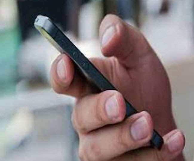 संचार सुविधा को जूझते भिलंगना के कई गांव, कनेक्टिविटी के लिए ग्रामीणों को जाना पड़ता है तीन किमी दूर