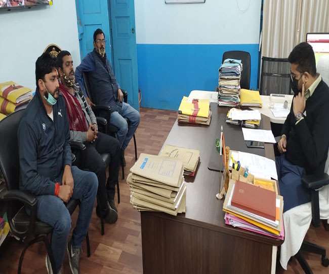 ट्रक मलिकों की समस्या को लेकर जिला खनन पदाधिकारी से मिला कोयलांचल ट्रक हाइवा ओनर्स एसोसिएशन
