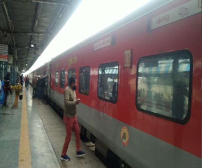 अवध असम एक्सप्रेस के एसी कोच में लगी आग, मुरादाबाद में हटाया गया कोच, लखनऊ में लगेगा नया कोच