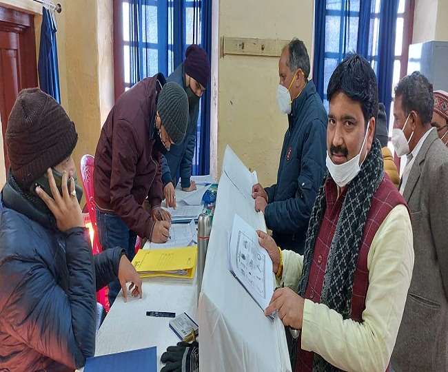 Uttarakhand Election 2022 : द्वाराहाट से भाजपा के बागी कैलाश भट्ट ने भरा पर्चा, निर्दलीय उम्मीदवार के रूप में किया नामांकन
