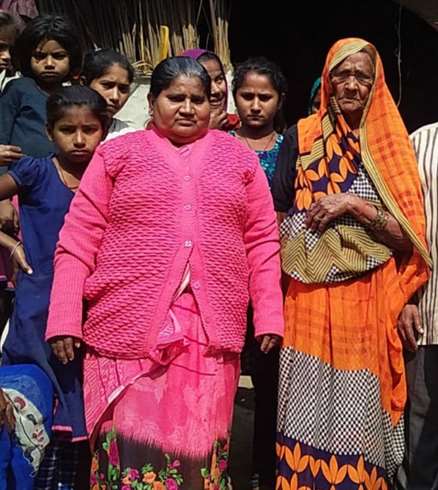 पढ़िए किस्सा कुसुम का: 25 साल बाद घर लौटीं तो देखने के लिए लगा मेला, चेन्नई से भाई लेकर आया कौशांबी