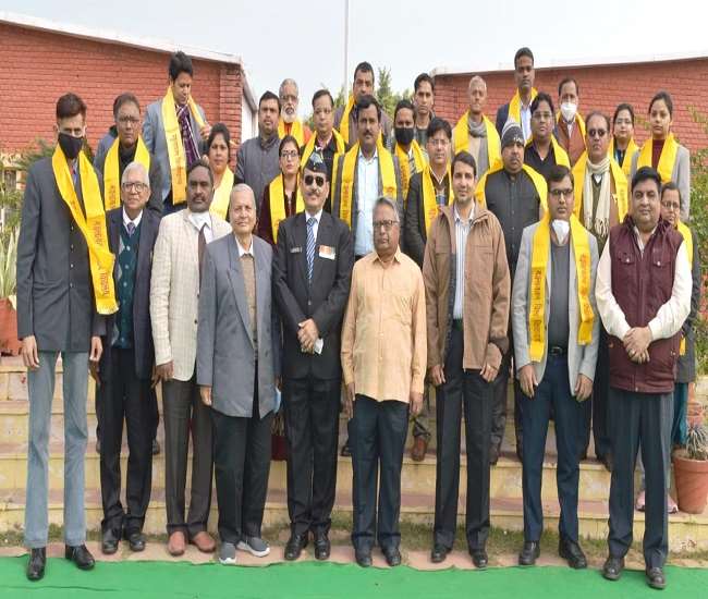 मंगलायतन विश्वविद्यालय अलीगढ़ में सादगी के साथ मनाया गया गणतंत्र दिवस