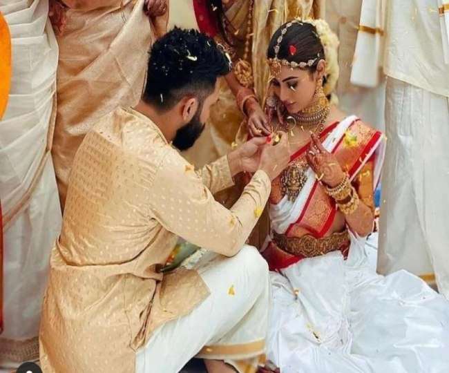 Mouni Roy Wedding Photo: मौनी रॉय बनीं सूरज नाम्बियार के लिए साउथ इंडियन ब्राइड, देखें खूूबसूरत तस्वीरें