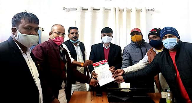 समाजवादी पार्टी ने वाराणसी जिला प्रशासन पर लगाया एकपक्षीय कार्रवाई का आरोप, दी आंदोलन की चेतावनी