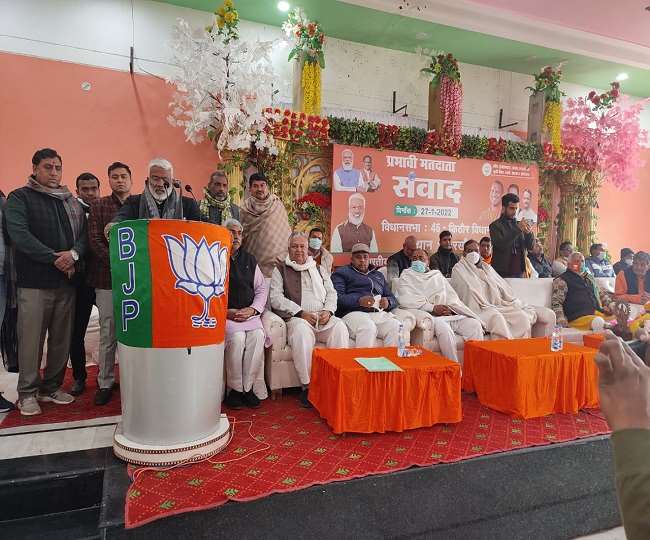 UP Election 2022: स्वतंत्र देव सिंह ने कहा, सपा सरकार में बहन बेटियां, जवान और किसान सब थे असुरक्षित