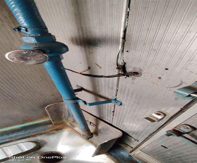 Indian Railway News: ट्रेन के टायलेट में 'यमराज', सोशल मीडिया में बात पहुंची तो डीआरएम से लेकर मंत्री तक हलकान