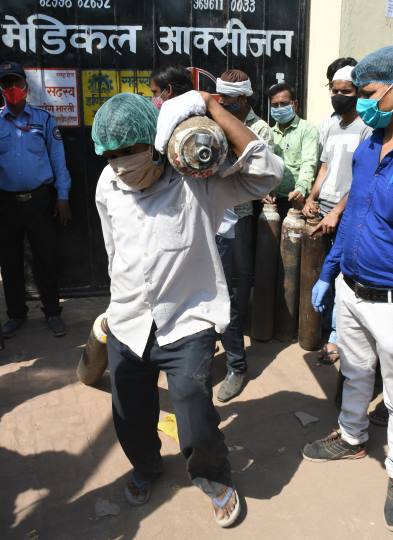 12 घंटे विलंब आया एलएमओ टैंकर,अफसरों की सासें फूलीं