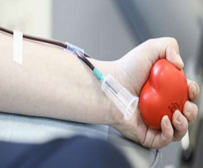 Blood shortage : चाईबासा के ब्लड बैंक में बचा मात्र 30 यूनिट रक्त, 1 मई के बाद होगी स्थिति और खराब