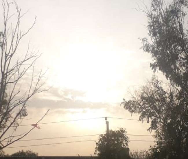 Aligarh Weather Forecast : चुभने लगी सुबह की धूप, हवाओं में आई गर्मी, दिन में घर से निकलना दुश्वार Aligarh news