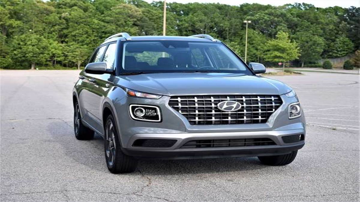 2022 Hyundai Venue: लॉन्चिंग से ठीक पहले फेसलिफ्टेड वेन्यू के फीचर्स हुए लीक, जानें क्या कुछ आया नजर
