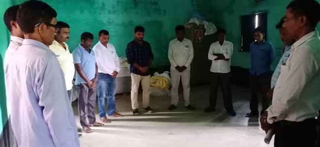सड़क हादसे में मृत शिक्षक व उपप्रमुख की आत्मा की शांति के लिए शोकसभा