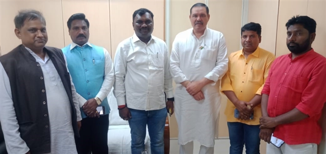 राष्ट्रीय एससी आयोग के अध्यक्ष से मिले विधायक अमर बाउरी