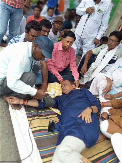 धरना पर बैठे विधायक इरफान की तबीयत बिगड़ी