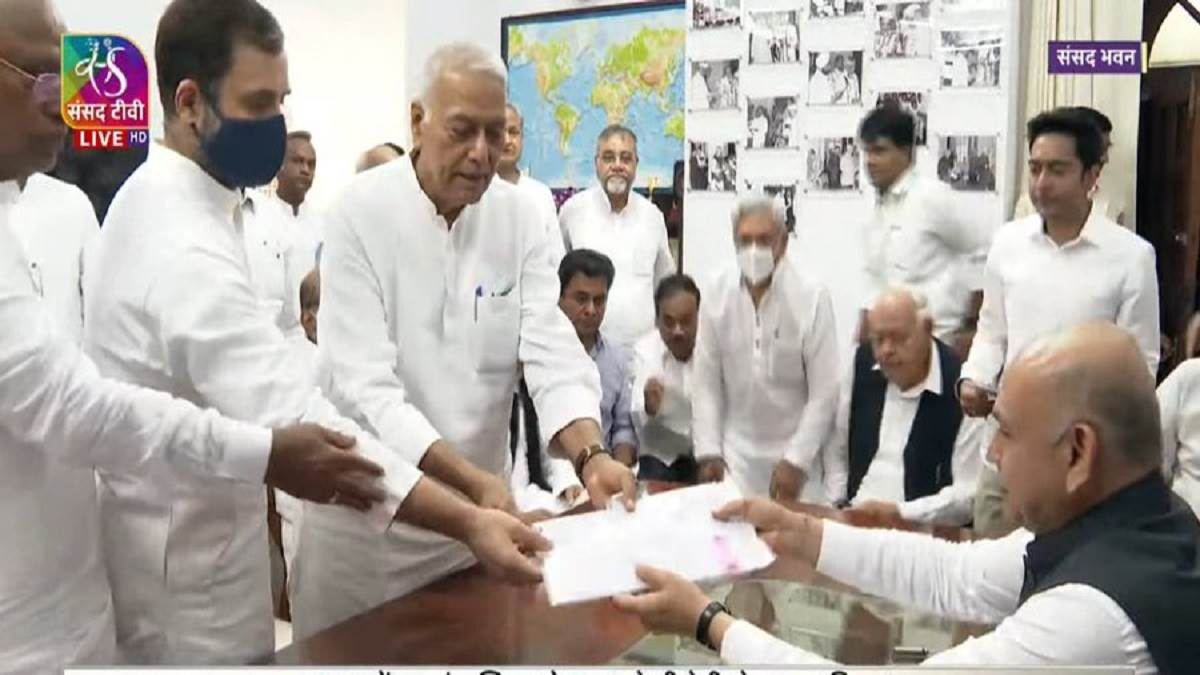 Presidential Election 2022: यशवंत सिन्हा ने राष्ट्रपति चुनाव के लिए नामांकन दाखिल किया, राहुल गांधी और शरद पवार समेत कई नेता दिखे साथ