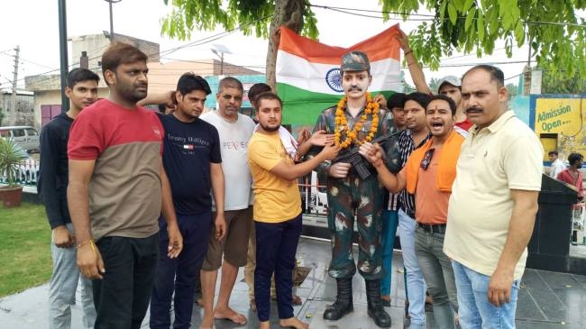 कारगिल के शहीदों को अर्पित किए श्रद्धासुमन, शहादत को किया नमन