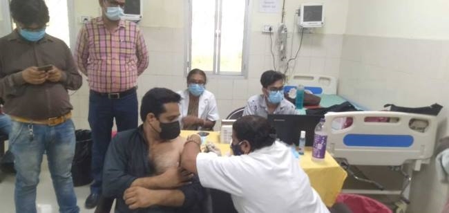 बदायूं में बना नया रिकार्ड, 125 केंद्रों पर 13,044 लोगों को लगे टीके